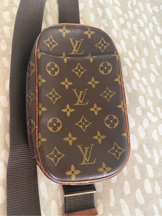 Louis Vuitton Handbags - Louis Vuitton Brown Monogram Crossbody Sling Bag